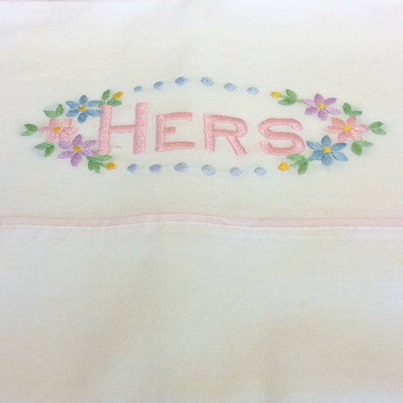 FINAL SALE PRICE Vintage White Floral His/Hers Pillow Case Set - Picture 3 of 3